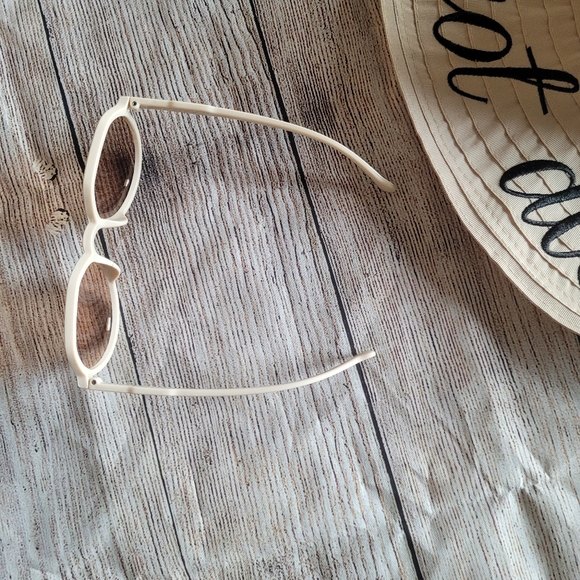 Last 1❗️Retro Tan & Brown Sunglasses ✨️ - Picture 9 of 13